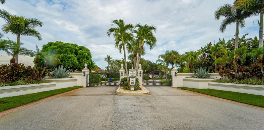 House in Tequesta, Florida 4 bedrooms, 359.53 sq.m. № 2392389