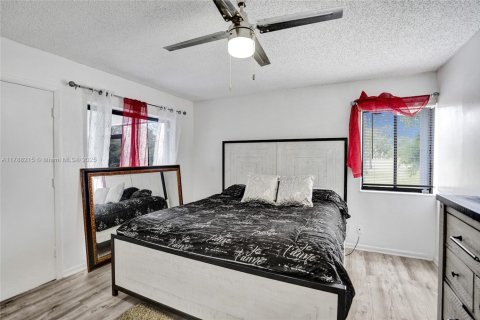 House in Royal Palm Beach, Florida 3 bedrooms, 139.82 sq.m. № 1817017 - photo 6