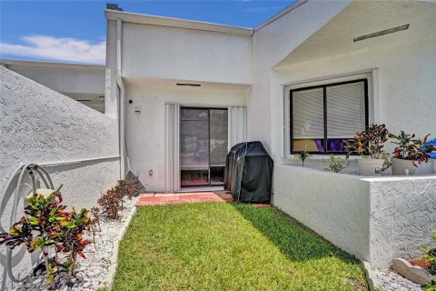 House in Royal Palm Beach, Florida 3 bedrooms, 139.82 sq.m. № 1817017 - photo 16
