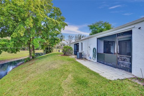 House in Royal Palm Beach, Florida 3 bedrooms, 139.82 sq.m. № 1817017 - photo 14