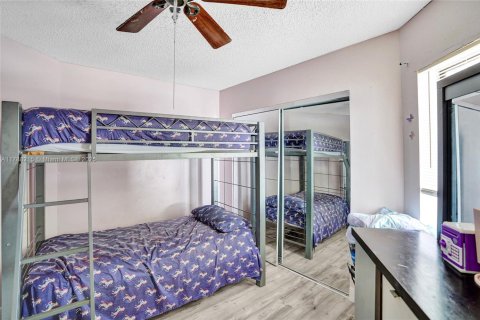House in Royal Palm Beach, Florida 3 bedrooms, 139.82 sq.m. № 1817017 - photo 20