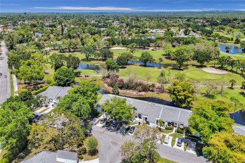 House in Royal Palm Beach, Florida 3 bedrooms, 139.82 sq.m. № 1817017 - photo 21