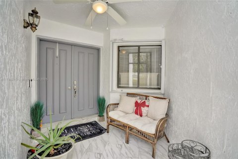 House in Royal Palm Beach, Florida 3 bedrooms, 139.82 sq.m. № 1817017 - photo 4