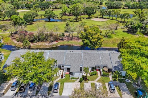 House in Royal Palm Beach, Florida 3 bedrooms, 139.82 sq.m. № 1817017 - photo 23