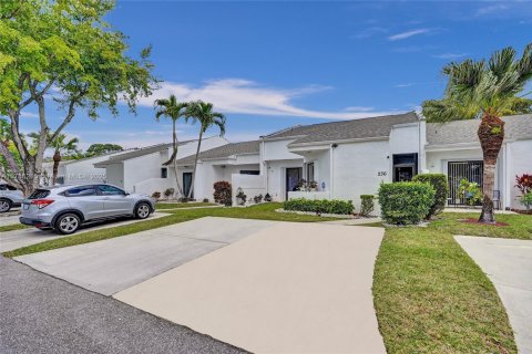 House in Royal Palm Beach, Florida 3 bedrooms, 139.82 sq.m. № 1817017 - photo 5