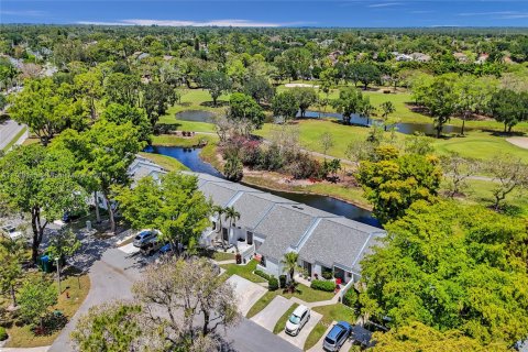 House in Royal Palm Beach, Florida 3 bedrooms, 139.82 sq.m. № 1817017 - photo 19