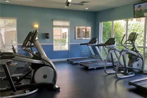Copropriété à vendre à Pembroke Pines, Floride: 2 chambres, 104.98 m2 № 2044064 - photo 9