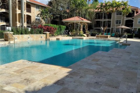 Copropriété à vendre à Pembroke Pines, Floride: 2 chambres, 104.98 m2 № 2044064 - photo 3