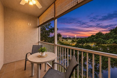 Condo in Tamarac, Florida, 2 bedrooms  № 2390104 - photo 12