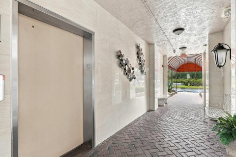 Condo in Tamarac, Florida, 2 bedrooms  № 2390104 - photo 16