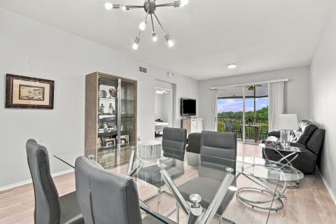 Condo in Tamarac, Florida, 2 bedrooms  № 2390104 - photo 22