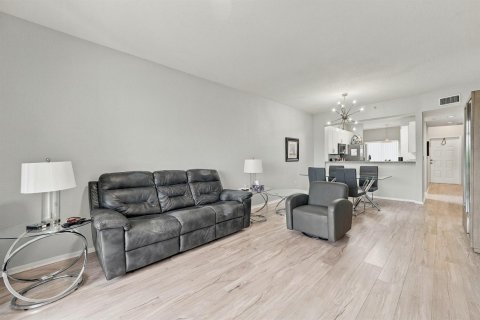 Condo in Tamarac, Florida, 2 bedrooms  № 2390104 - photo 26