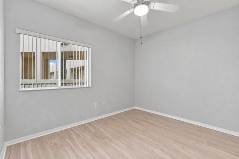 Condo in Tamarac, Florida, 2 bedrooms  № 2390104 - photo 14