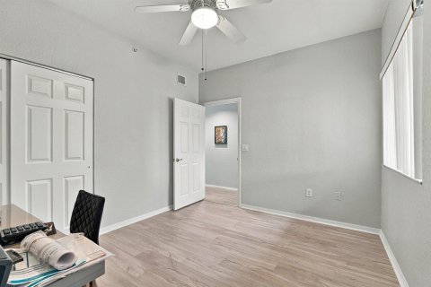 Condo in Tamarac, Florida, 2 bedrooms  № 2390104 - photo 30