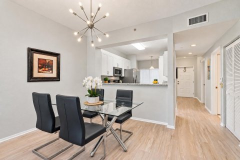 Condo in Tamarac, Florida, 2 bedrooms  № 2390104 - photo 11