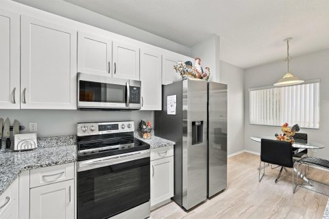 Condo in Tamarac, Florida, 2 bedrooms  № 2390104 - photo 4