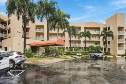 Condo in Tamarac, Florida, 2 bedrooms  № 2390104 - photo 15