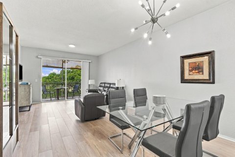 Condo in Tamarac, Florida, 2 bedrooms  № 2390104 - photo 21