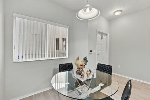 Condo in Tamarac, Florida, 2 bedrooms  № 2390104 - photo 20