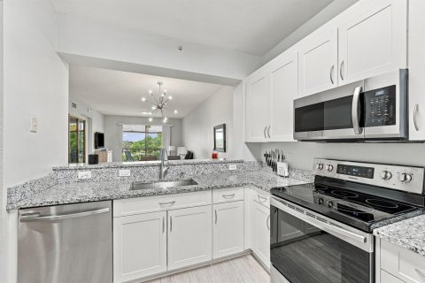 Condo in Tamarac, Florida, 2 bedrooms  № 2390104 - photo 3