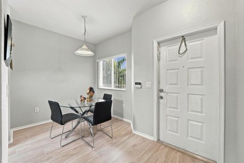 Condo in Tamarac, Florida, 2 bedrooms  № 2390104 - photo 19