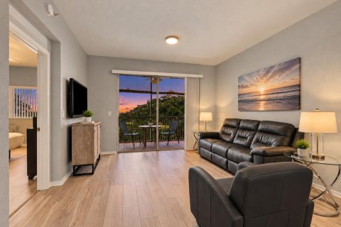 Condo in Tamarac, Florida, 2 bedrooms  № 2390104 - photo 8