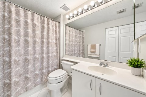 Condo in Tamarac, Florida, 2 bedrooms  № 2390104 - photo 13