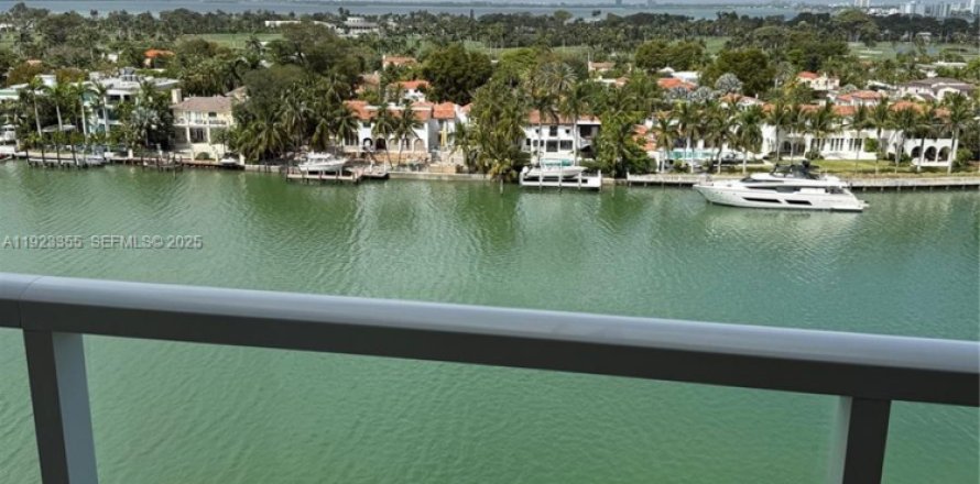 Кондоминиум с 2 спальнями в Майами-Бич, Флорида № 1983525