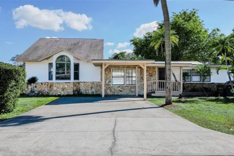 Casa en Fort Myers, Florida 5 dormitorios, 243.13 m2 № 2139569
