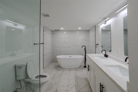 Villa ou maison à vendre à Fort Myers, Floride: 5 chambres, 243.13 m2 № 2139569 - photo 30