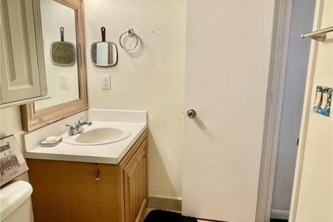 Condo in Melbourne, Florida, 2 bedrooms № 2219237 - photo 18