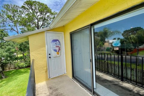 Condo in Melbourne, Florida, 2 bedrooms № 2219237 - photo 24