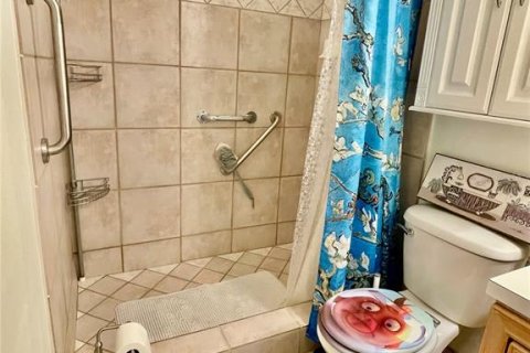 Condo in Melbourne, Florida, 2 bedrooms № 2219237 - photo 16