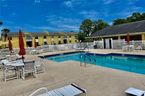 Condo in Melbourne, Florida, 2 bedrooms № 2219237 - photo 3