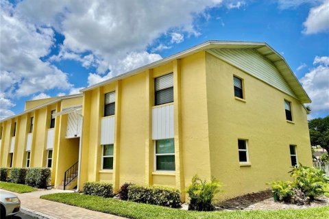 Condo in Melbourne, Florida, 2 bedrooms № 2219237 - photo 28