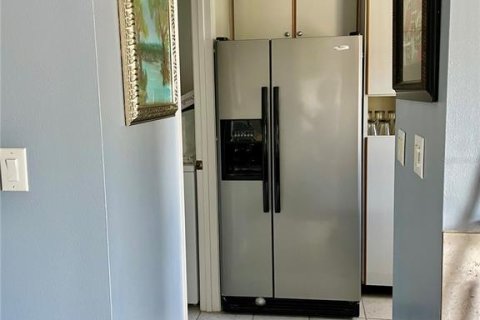 Condo in Melbourne, Florida, 2 bedrooms № 2219237 - photo 9