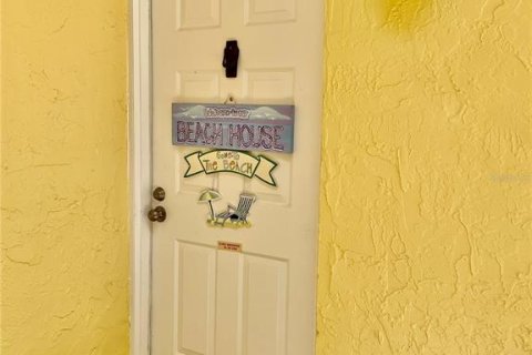 Condo in Melbourne, Florida, 2 bedrooms № 2219237 - photo 2
