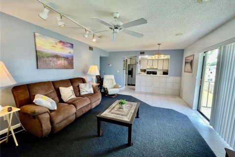Condo in Melbourne, Florida, 2 bedrooms № 2219237 - photo 7