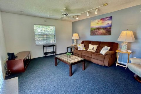 Condo in Melbourne, Florida, 2 bedrooms № 2219237 - photo 6