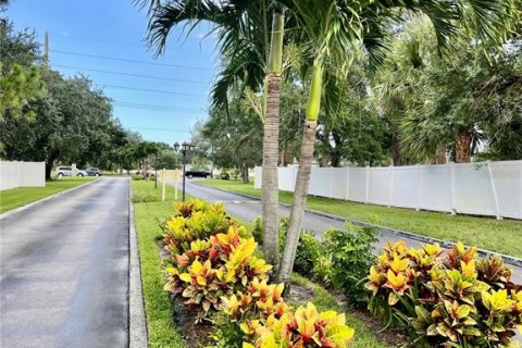 Condo in Melbourne, Florida, 2 bedrooms № 2219237 - photo 27