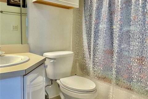 Condo in Melbourne, Florida, 2 bedrooms № 2219237 - photo 22