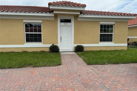 House in Kissimmee, Florida 2 bedrooms, 98.01 sq.m. № 1902316 - photo 1