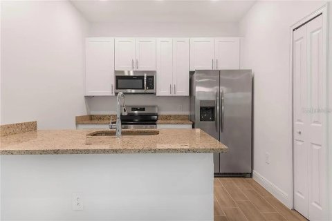 Casa en alquiler en Kissimmee, Florida, 2 dormitorios, 98.01 m2 № 1902316 - foto 2