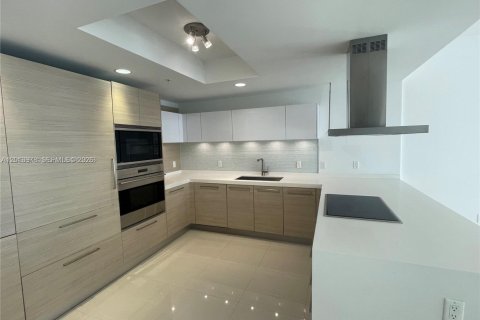 Condo in North Miami Beach, Florida, 2 bedrooms № 2241969 - photo 10