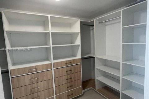 Condo in North Miami Beach, Florida, 2 bedrooms № 2241969 - photo 15