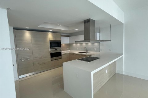 Condo in North Miami Beach, Florida, 2 bedrooms № 2241969 - photo 9