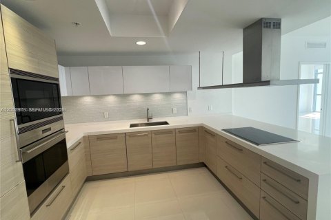 Condo in North Miami Beach, Florida, 2 bedrooms № 2241969 - photo 7