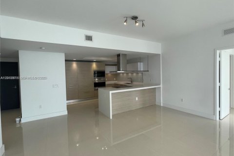 Condo in North Miami Beach, Florida, 2 bedrooms № 2241969 - photo 11