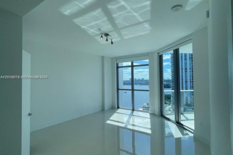 Condo in North Miami Beach, Florida, 2 bedrooms № 2241969 - photo 19
