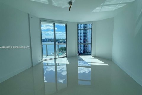 Condo in North Miami Beach, Florida, 2 bedrooms № 2241969 - photo 12